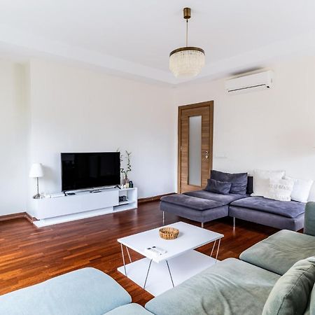 Spacious Flat Near Bagdat Avenue In Suadiye Apartment Истанбул Екстериор снимка