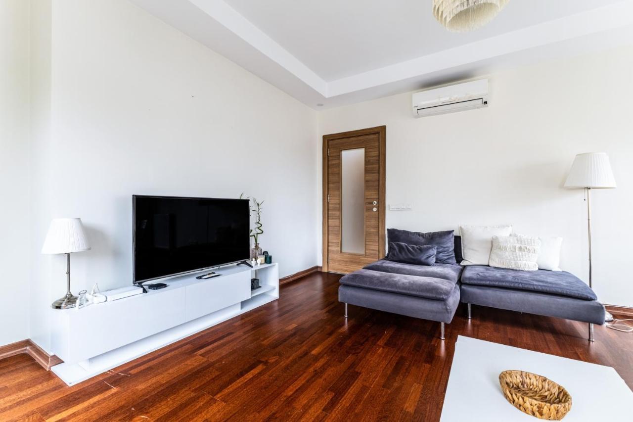Spacious Flat Near Bagdat Avenue In Suadiye Apartment Истанбул Екстериор снимка