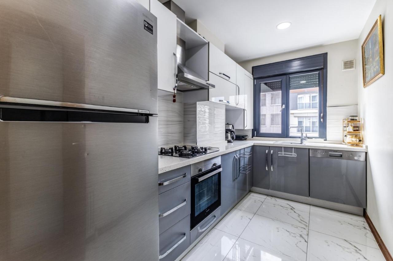 Spacious Flat Near Bagdat Avenue In Suadiye Apartment Истанбул Екстериор снимка